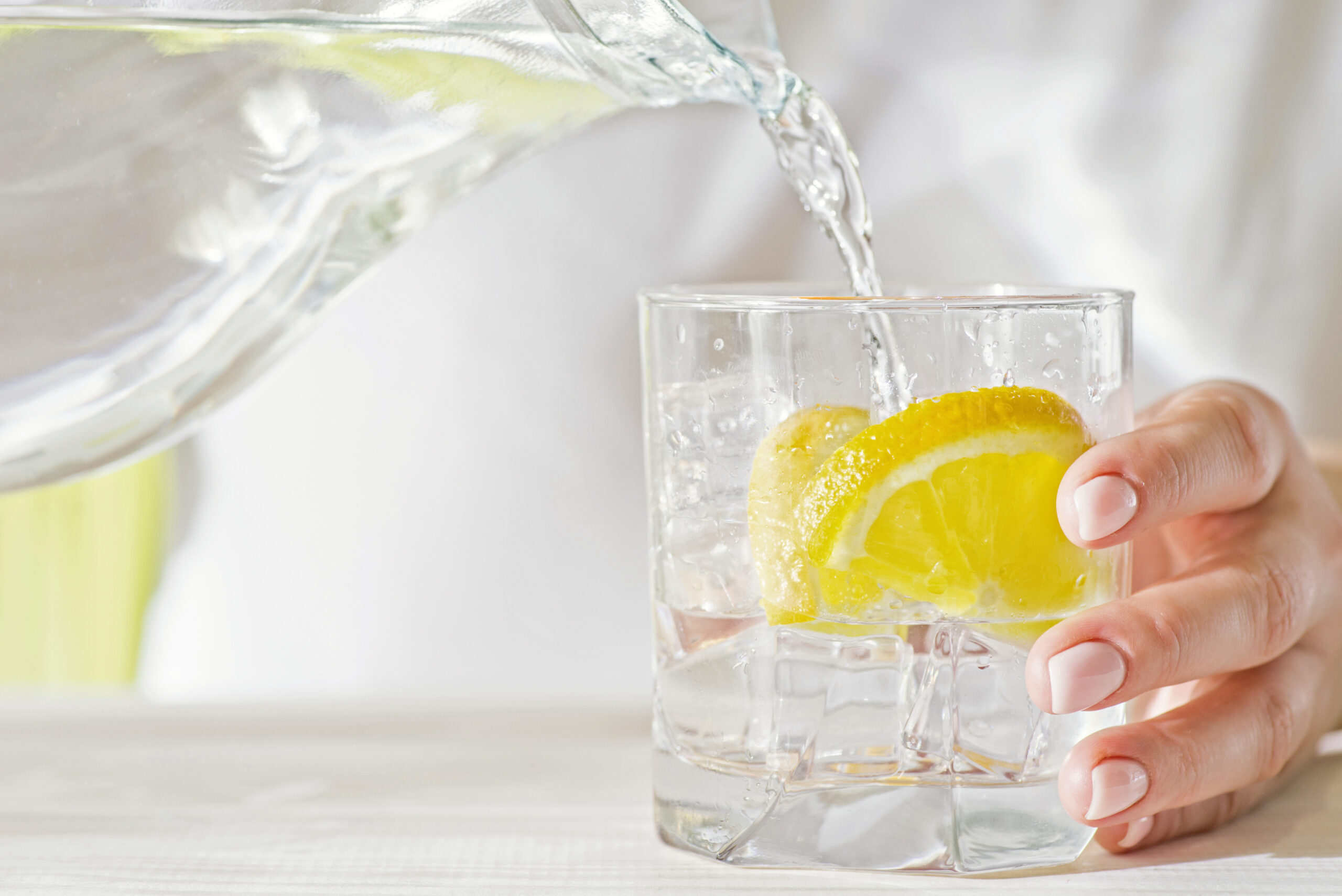 Imagen agua con limón